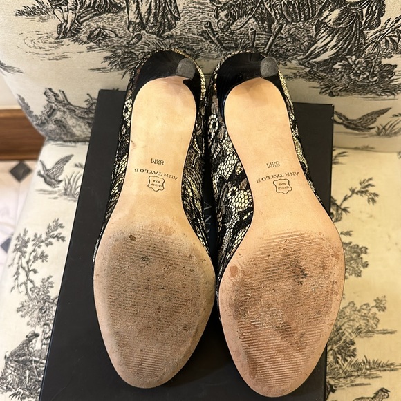 Ann Taylor Abbey Black Lace Pump, sz 8.5, champagne satin under black lace - Picture 7 of 7